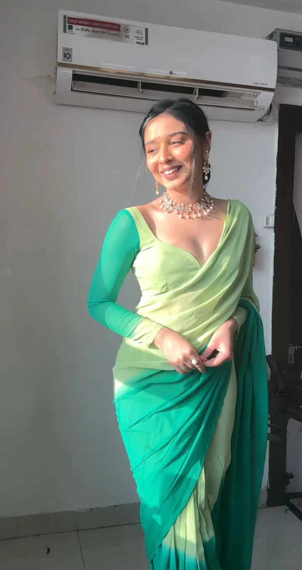 Munsell_Green_Shaded_1-Minute_Ready_To_Wear_Georgette_Saree_For_Women