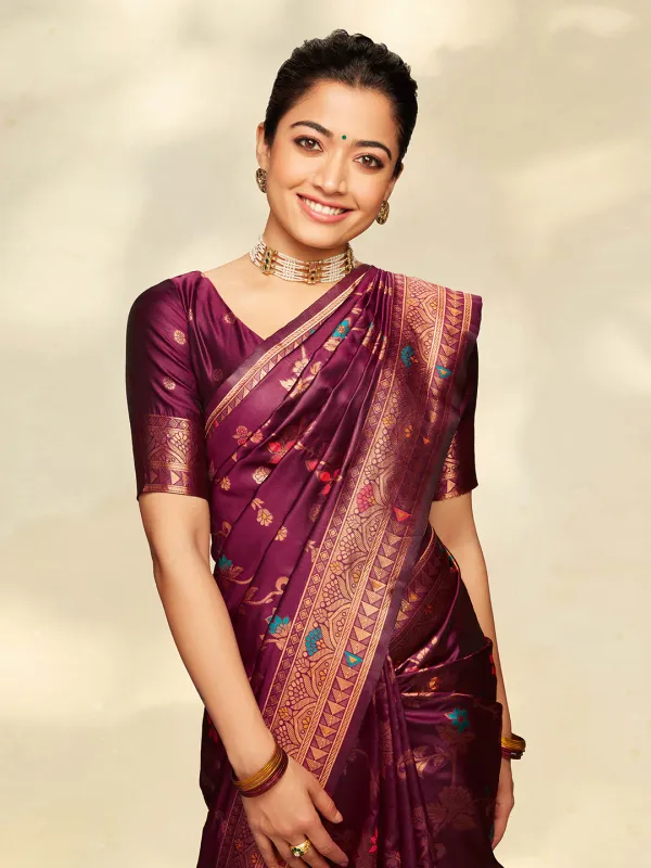 Wine_Banarasi_Silk_Floral_Saree_With_Unstitched_Blouse_Piece_For_Women