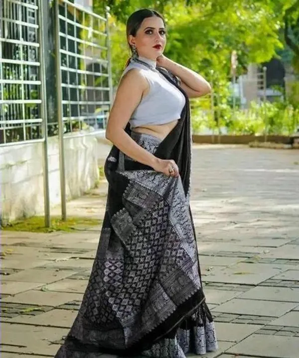 Black_Woven_Banarasi_Jacquard_Saree_For_Women