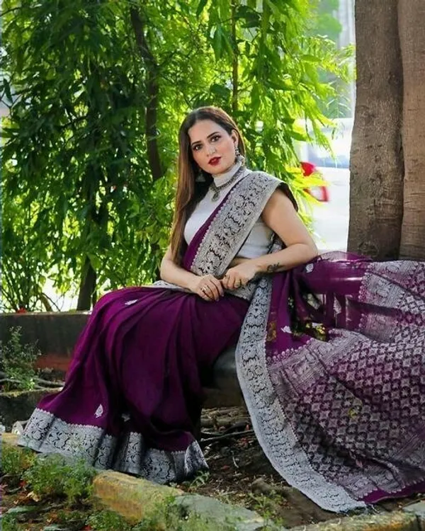 Magenta_Woven_Banarasi_Jacquard_Saree_With_Blouse_(Magenta)_For_Women