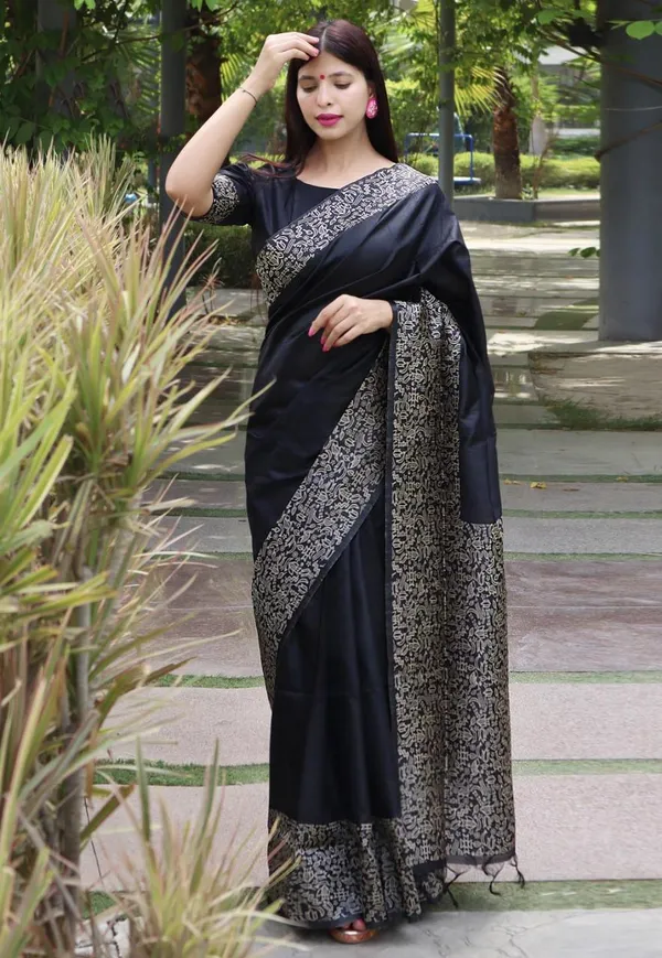 Black_Kanjivaram_Silk_Saree_For_Women