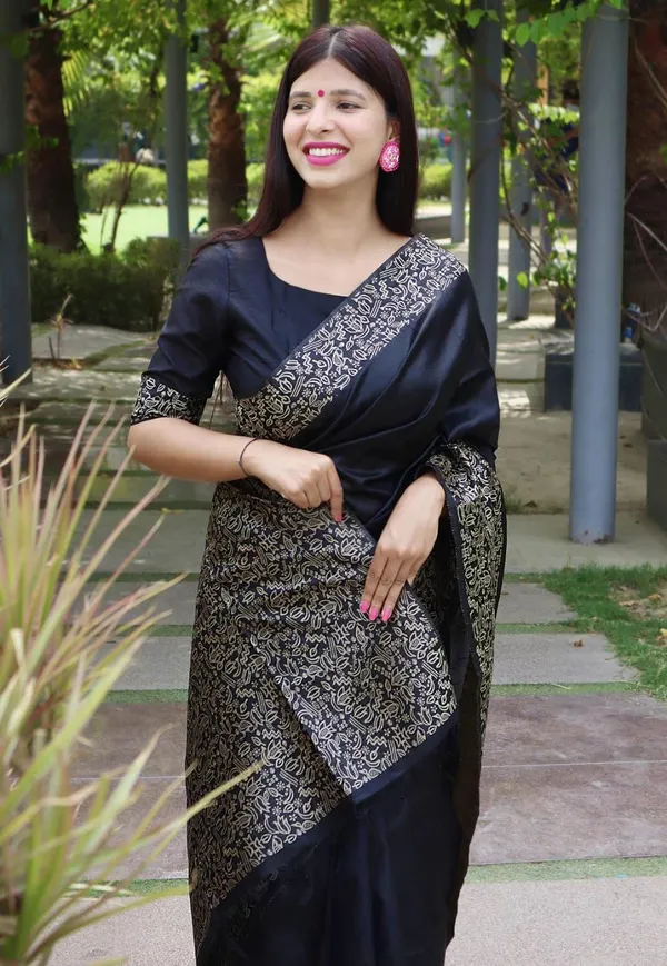 Black_Kanjivaram_Silk_Saree_For_Women