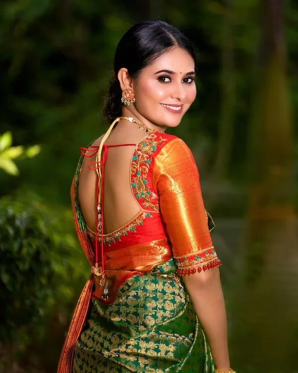 Green_Ridhi_Creation_Embellished_Banarasi_Jacquard_Saree_(Green)_For_Women