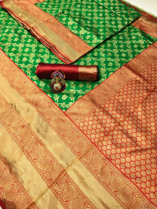 Green_Ridhi_Creation_Embellished_Banarasi_Jacquard_Saree_(Green)_For_Women