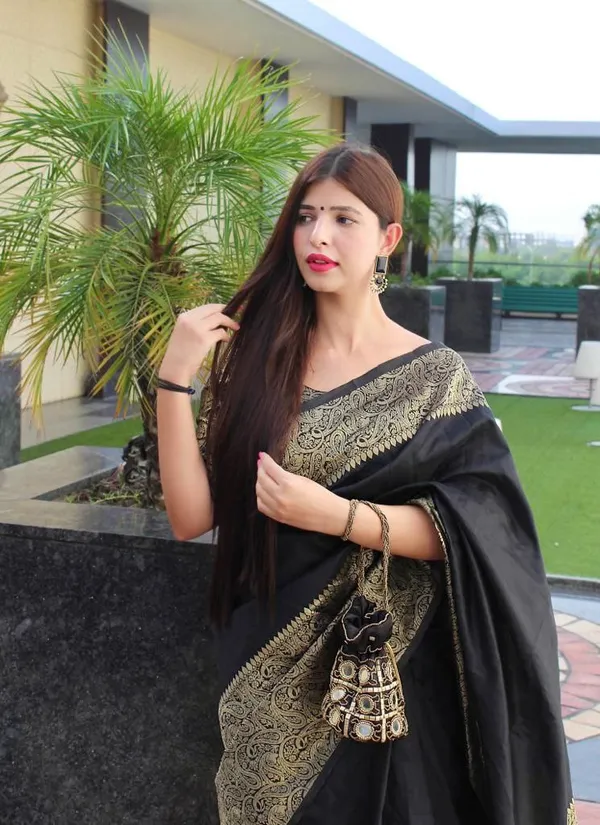 Black_Kanjivaram_Silk_Saree_For_Women