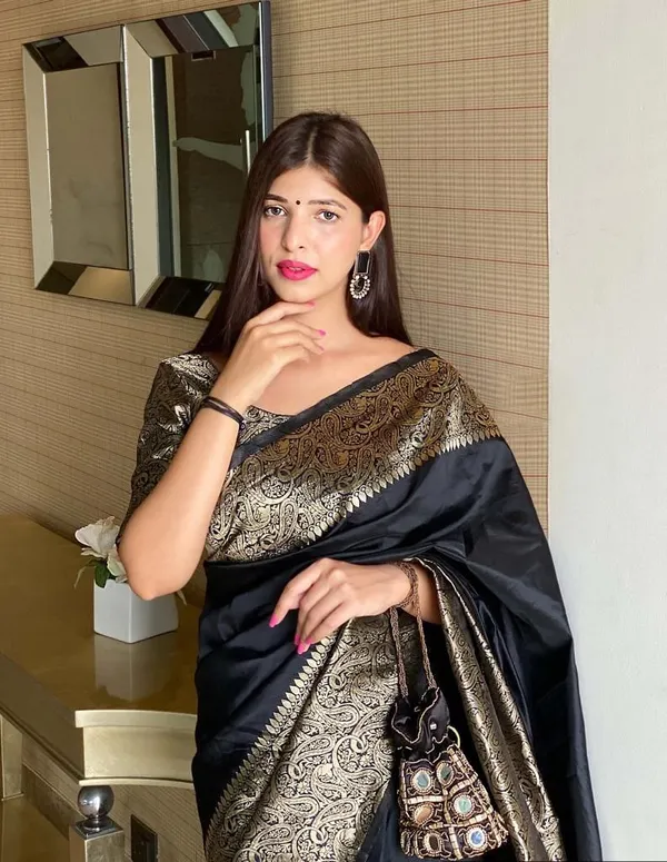 Black_Kanjivaram_Silk_Saree_For_Women