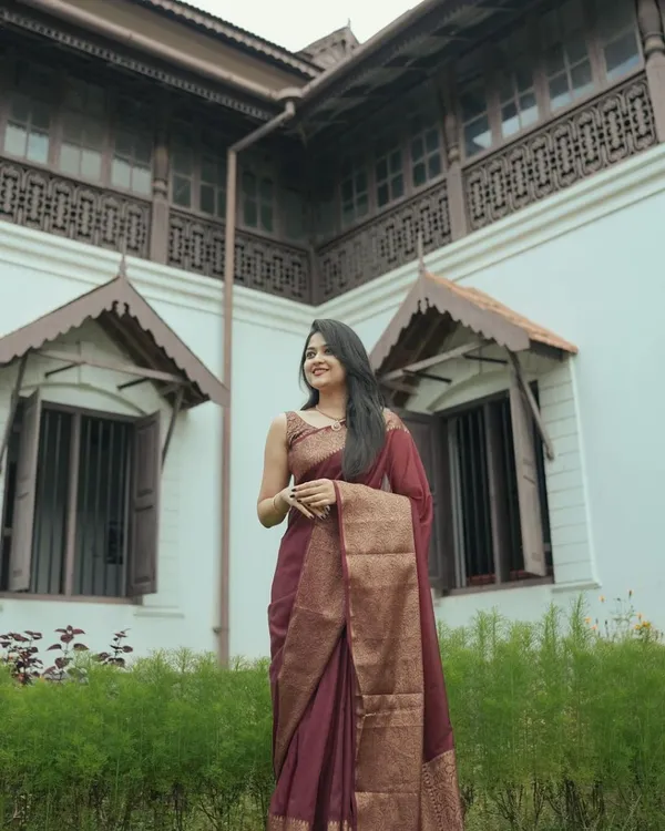 Maroon_Pure_Banarasi_Saree_For_Women