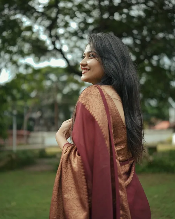 Maroon_Pure_Banarasi_Saree_For_Women