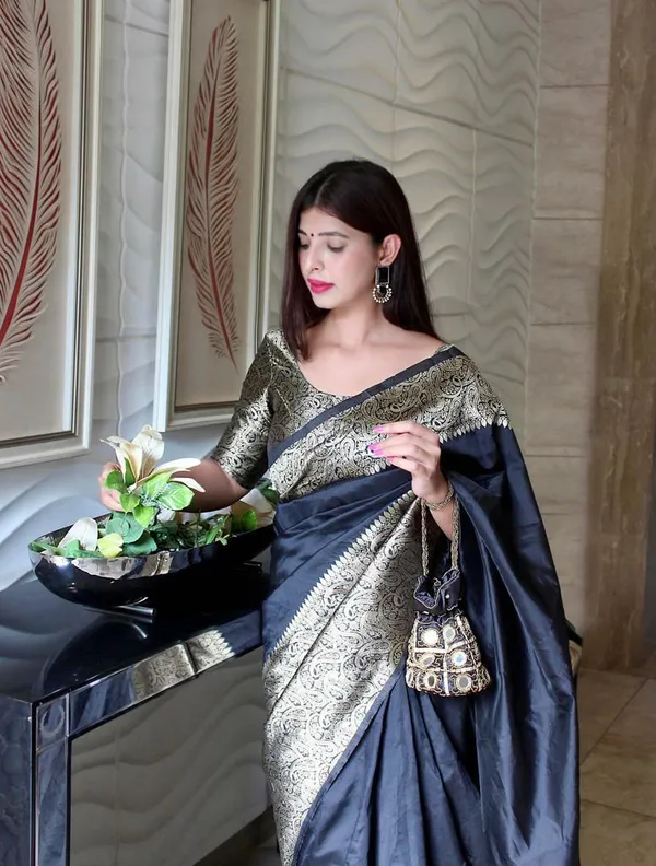 Blue_Riddhi_Creatuon_Embellished_Bollywood_Jacquard_Saree_(Blue)_For_Women