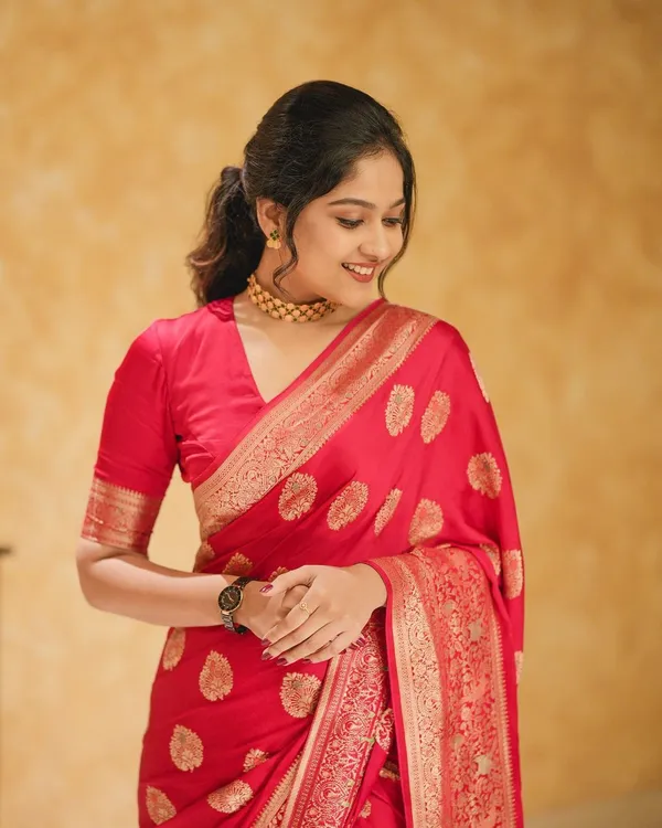 Red_Pure_Banarasi_Saree_For_Women