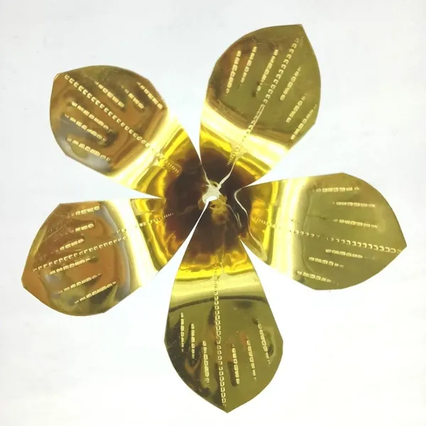 MAYAPURI_Golden_Brass_Mangal_Kalash_With_Nariyal_/Coconut_&_Mango_Leafs_For_Puja,_Diwali_Pooja
