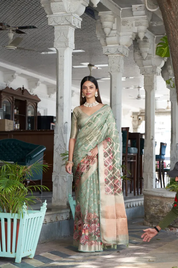 Green_Jacquard_Weaved_Fancy_Organza_Silk_Rich_Pallu_Border_Saree_With_Blouse