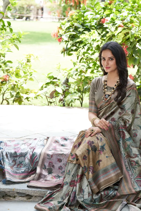 Green_Jacquard_Weaved_With_Fancy_Jari_Rich_Pallu_Border_With_Digital_Printed_Saree_With_Blouse